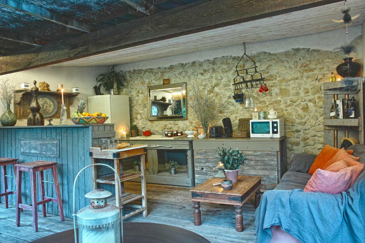 Le Moulin De Picaud Bed & Breakfast Grans Ngoại thất bức ảnh